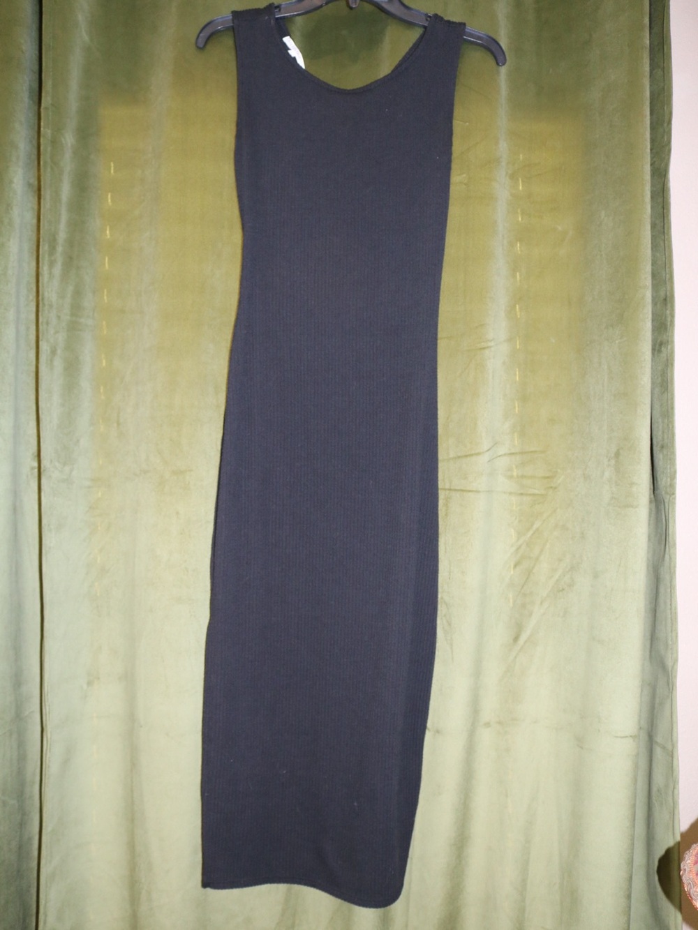 Sleeveless Ribbed Midi Dress in Black